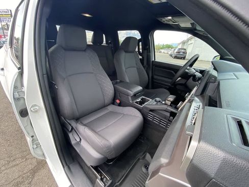 Certified 2025 Toyota Tacoma SR5 AWD/4WD image 23