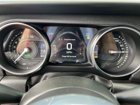 Used 2022 Jeep Wrangler Unlimited Rubicon 4xe AWD/4WD image 7