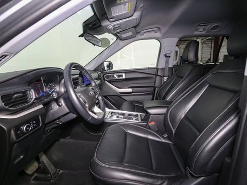 Used 2023 Ford Explorer XLT w/ Equipment Group 202A AWD/4WD image 38