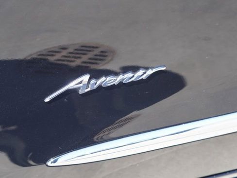 Used 2023 Buick Enclave Avenir w/ Avenir Technology Package FWD image 9