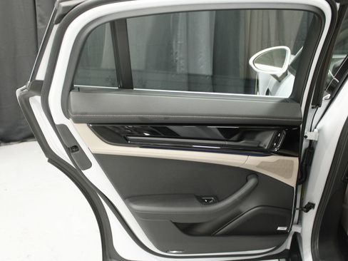 Used 2025 Porsche Panamera 4 image 25