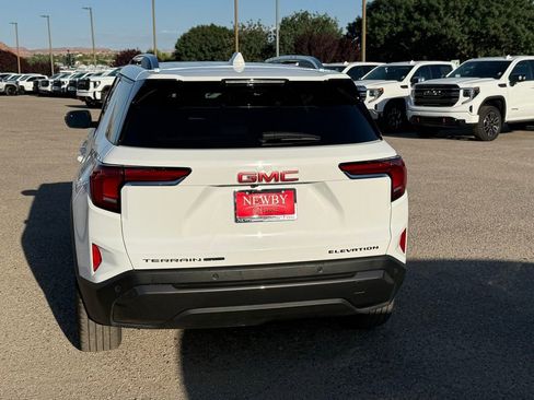 Used 2025 GMC Terrain Elevation w/ Elevation Premium Package AWD/4WD image 6