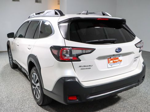 Used 2023 Subaru Outback Premium AWD/4WD image 9