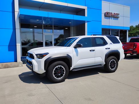 Used 2025 Toyota 4Runner TRD Off-Road AWD/4WD image 12