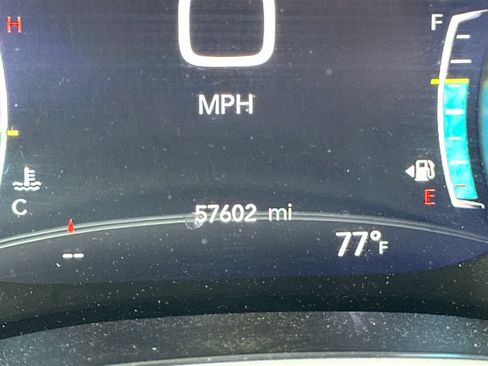 Used 2025 Chrysler Pacifica Limited FWD image 4