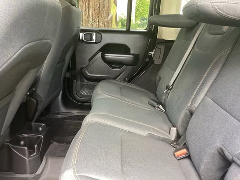 Used 2025 Jeep Wrangler Unlimited Sport AWD/4WD image 5