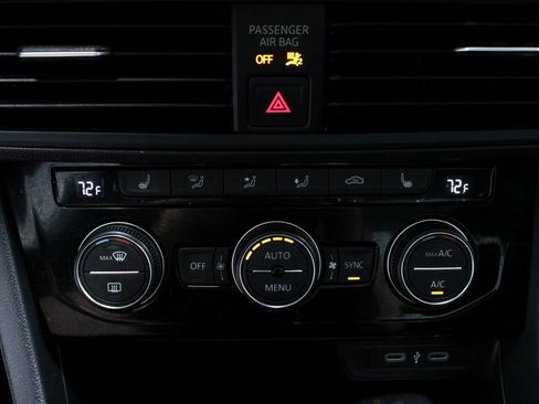Used 2024 Volkswagen Jetta SE FWD image 33