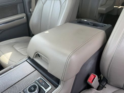 Used 2019 Ford Expedition Limited w/ Equipment Group 301A AWD/4WD image 31