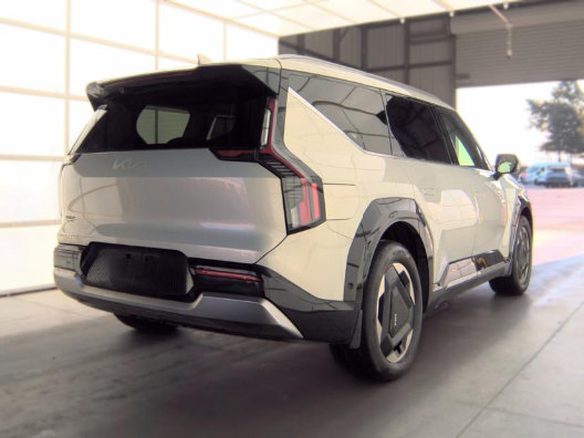 Used 2024 Kia EV9 Land AWD/4WD image 2