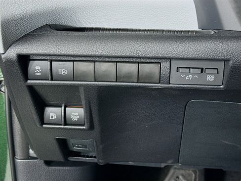 Certified 2026 Toyota Sienna LE FWD image 10