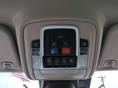 Used 2022 RAM 1500 Laramie AWD/4WD image 34