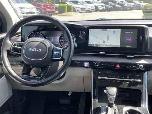 Used 2022 Kia Carnival EX FWD image 21