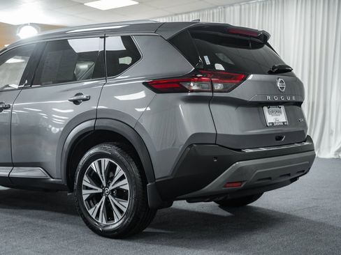 Used 2021 Nissan Rogue SV w/ Premium Package image 6