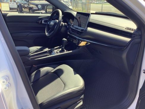 New 2025 Jeep Compass Latitude w/ Sun & Sound Group image 36