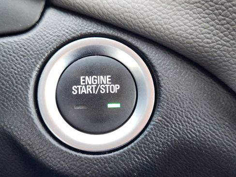 Used 2020 Chevrolet Equinox LS image 17