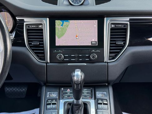 Used 2017 Porsche Macan image 21