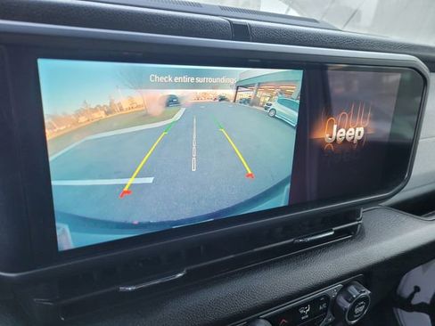 Used 2024 Jeep Wrangler Unlimited w/ Convenience Group image 27