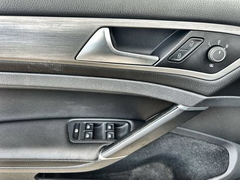 Used 2017 Volkswagen Golf Wolfsburg Edition FWD image 22