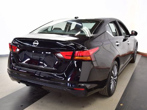 Used 2025 Nissan Altima 2.5 SV FWD image 7