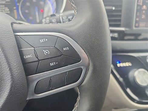 Used 2023 Chrysler Voyager LX image 18