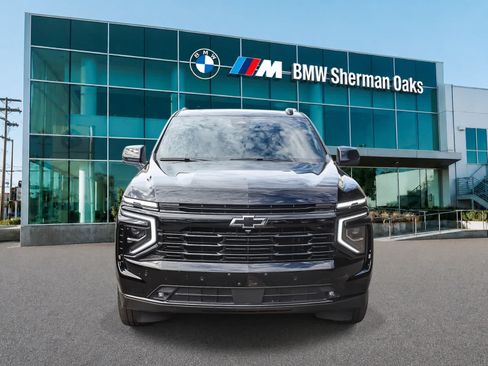 Used 2025 Chevrolet Suburban RST w/ Comfort Package RWD image 2