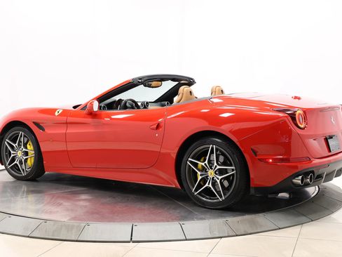 Used 2015 Ferrari California T image 57