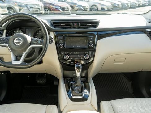 Used 2022 Nissan Rogue Sport SL w/ Premium Package image 16