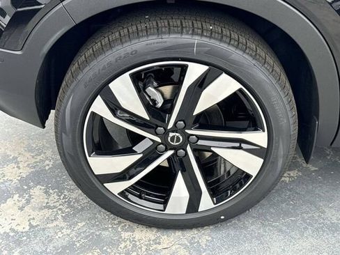 New 2024 Volvo XC40 B5 Plus w/ Climate Package AWD/4WD image 5
