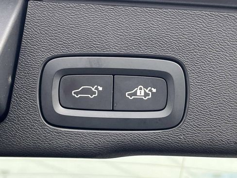 Used 2024 Volvo XC60 T8 Ultimate image 13