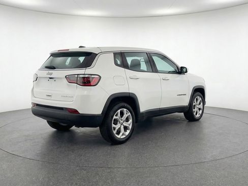 Used 2025 Jeep Compass Latitude AWD/4WD image 9
