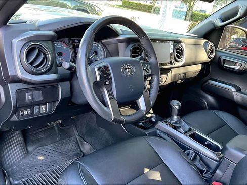 Used 2020 Toyota Tacoma TRD Sport w/ Technology Package image 18