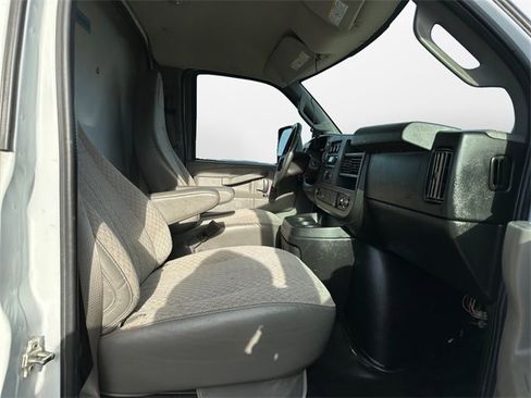 Used 2017 GMC Savana 3500 image 15