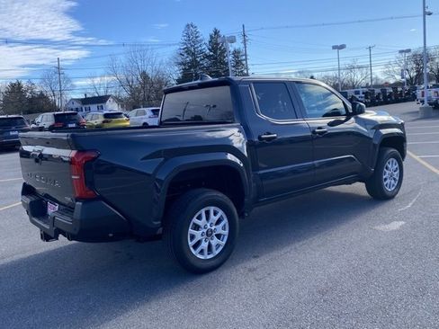 Used 2025 Toyota Tacoma SR image 5