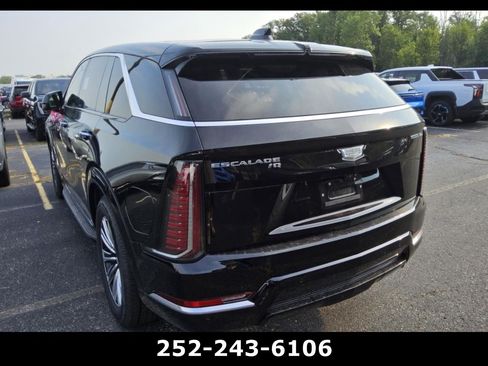 Used 2026 Cadillac Escalade IQ Luxury 1 AWD/4WD image 2