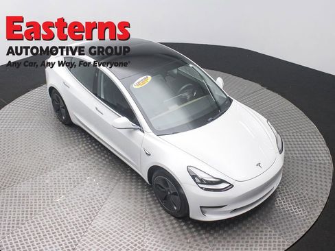 Used 2020 Tesla Model 3 Standard Range Plus image 3