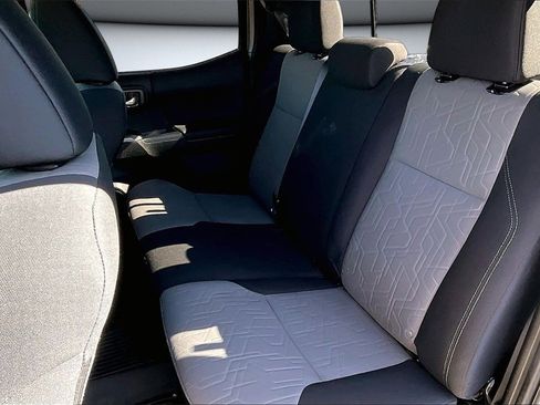 Used 2022 Toyota Tacoma TRD Sport w/ Technology Package image 21