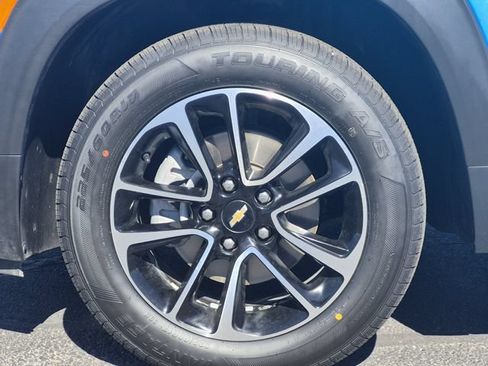 Used 2025 Chevrolet TrailBlazer LT AWD/4WD image 7