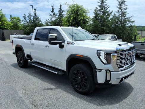 Used 2025 GMC Sierra 2500 Denali w/ Denali Reserve Package AWD/4WD image 3