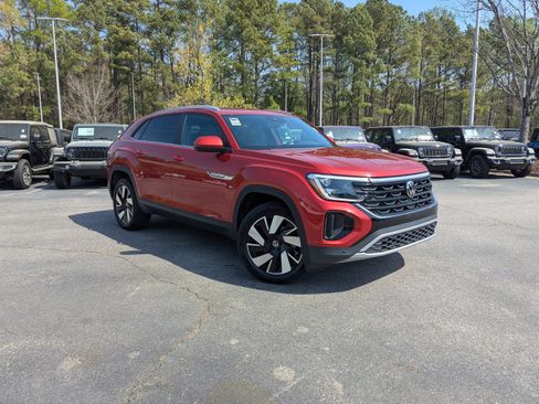 Used 2024 Volkswagen Atlas Cross Sport SE w/ Panoramic Sunroof Package image 3