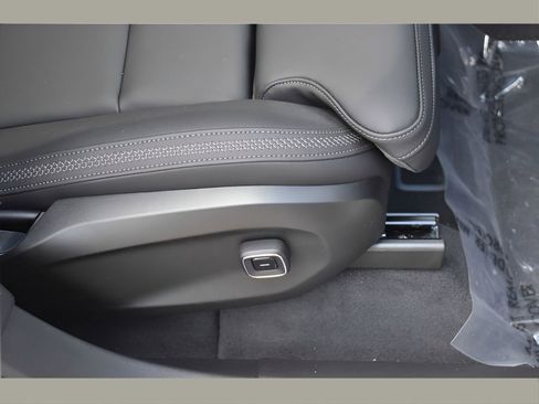 Certified 2025 Volvo EX90 Ultra image 31