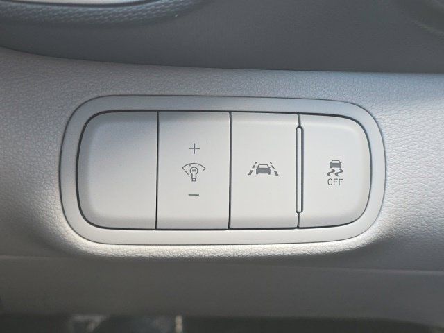 Certified 2022 Hyundai Venue SEL FWD image 10