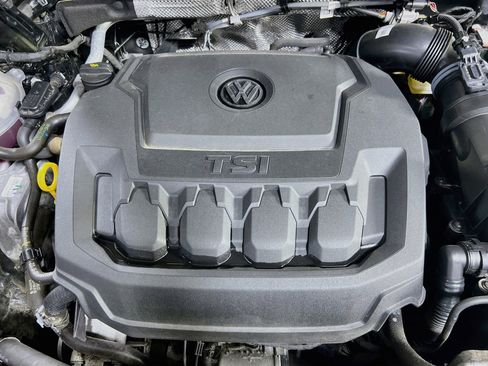 Used 2022 Volkswagen Tiguan SE AWD/4WD image 29