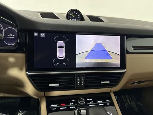 Certified 2021 Porsche Cayenne E-Hybrid AWD/4WD image 30