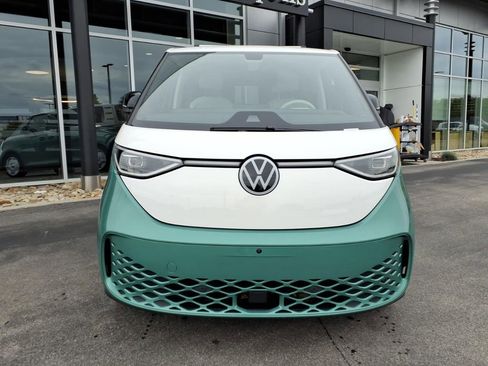 Used 2025 Volkswagen ID. Buzz 1st Edition AWD/4WD image 9