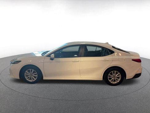 Used 2025 Toyota Camry LE image 9