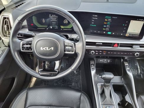 Used 2024 Kia Sorento S AWD/4WD image 3