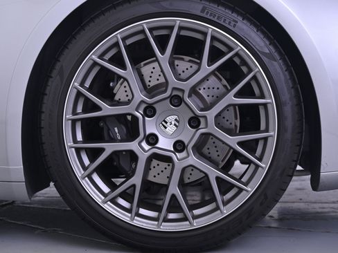 Used 2025 Porsche 911 Carrera image 12