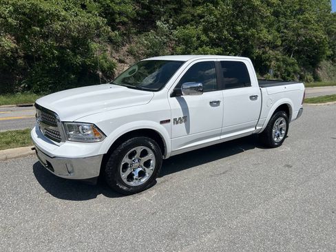 Used 2015 RAM 1500 Laramie AWD/4WD image 2