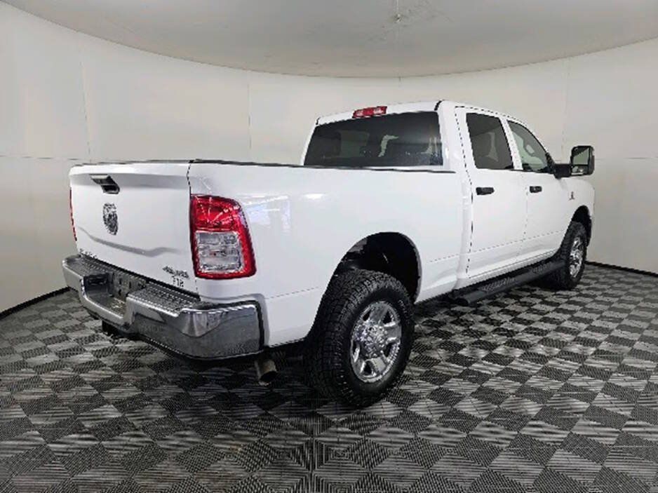 Used 2024 RAM 2500 Tradesman w/ Chrome Appearance Group AWD/4WD image 10