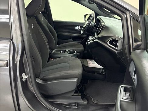 Used 2021 Chrysler Pacifica Touring w/ S Appearance Package FWD image 25